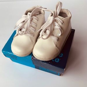 Stride White Elliot White Boys Walking Shoes
